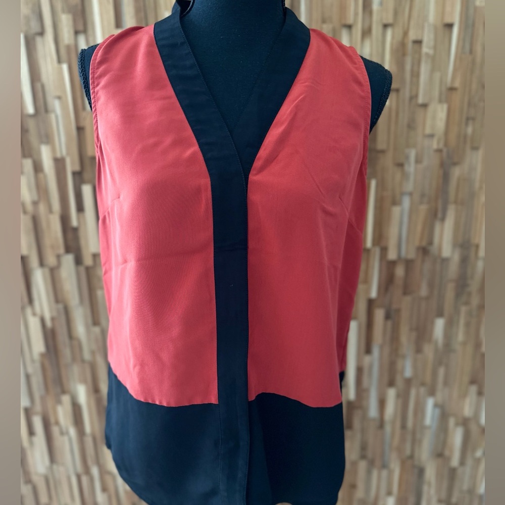 Halston Rust and black color blouse